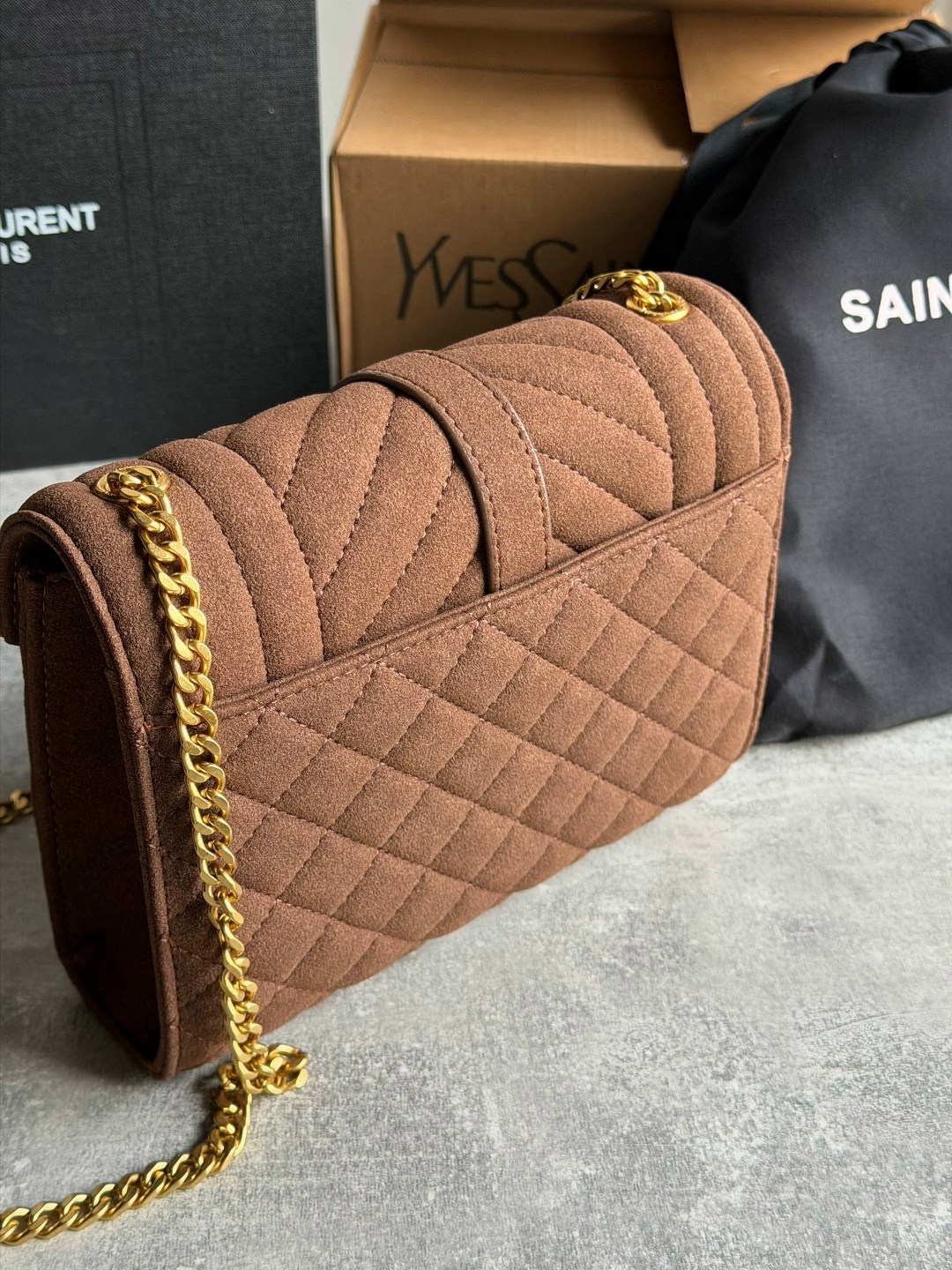 yves saint laurent сумка,сумка saint laurent,сумка saint laurent loulou замшевая,замшевая сумка yves saint laurent 32x23 см,маленькая стеганая сумка через плечо loulou saint laurent цвет brown