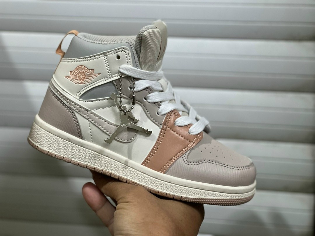 кроссовки nike air jordan 1,кроссовки nike air jordan 1 retro high,кроссовки nike air jordan 1 retro high og,кроссовки nike air jordan 1 mid,nike air jordan 1 mid