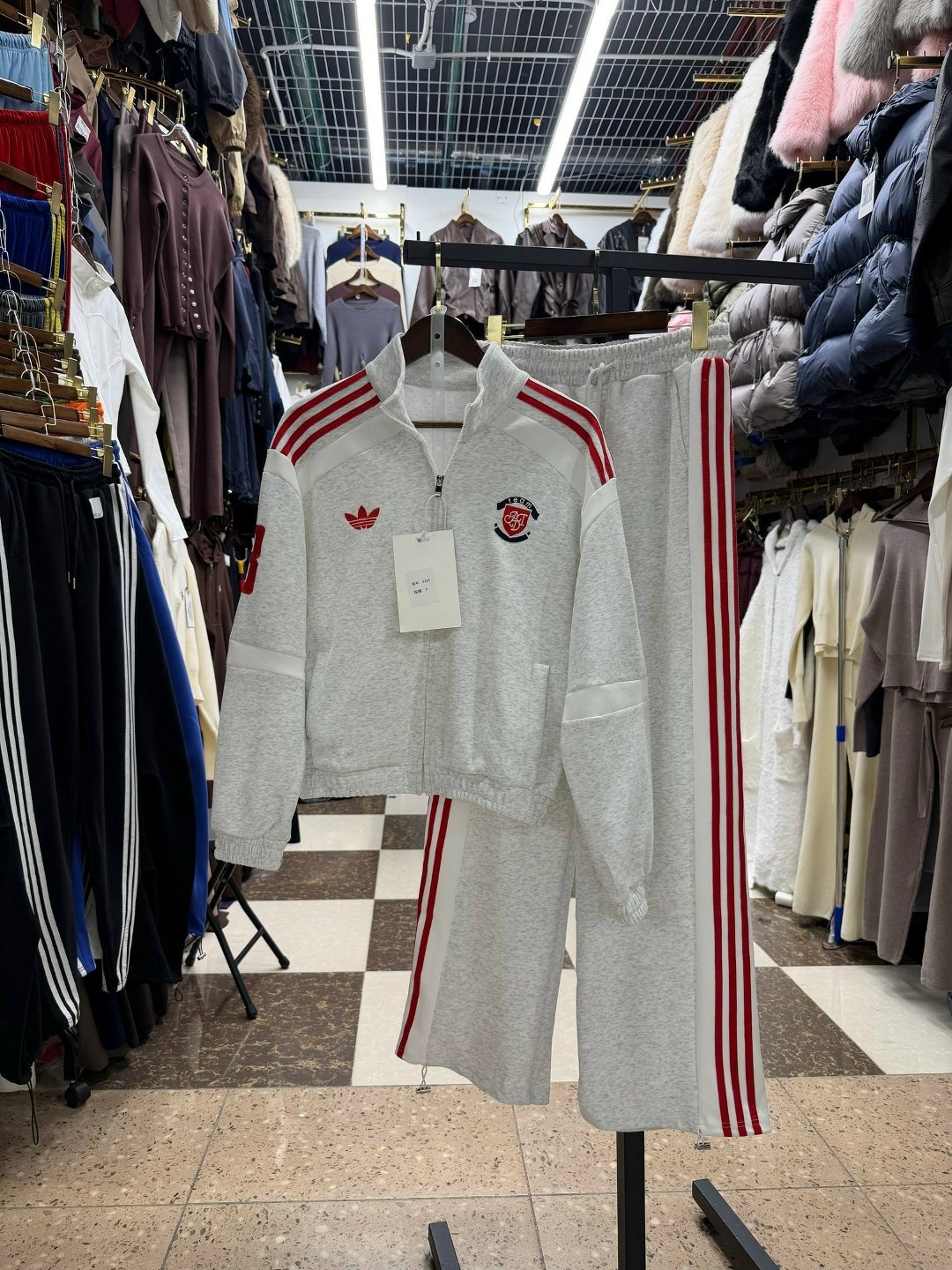 спортивный костюм adidas originals,оранжевый костюм адидас мужской,оранжевая олимпийка адидас,костюм адидас sst оранжевый,adidas tracksuit