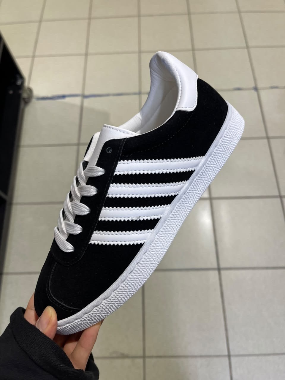 ,кроссовки adidas,adidas vl court 2.0 black,adidas gazelle,кроссовки мужские adidas