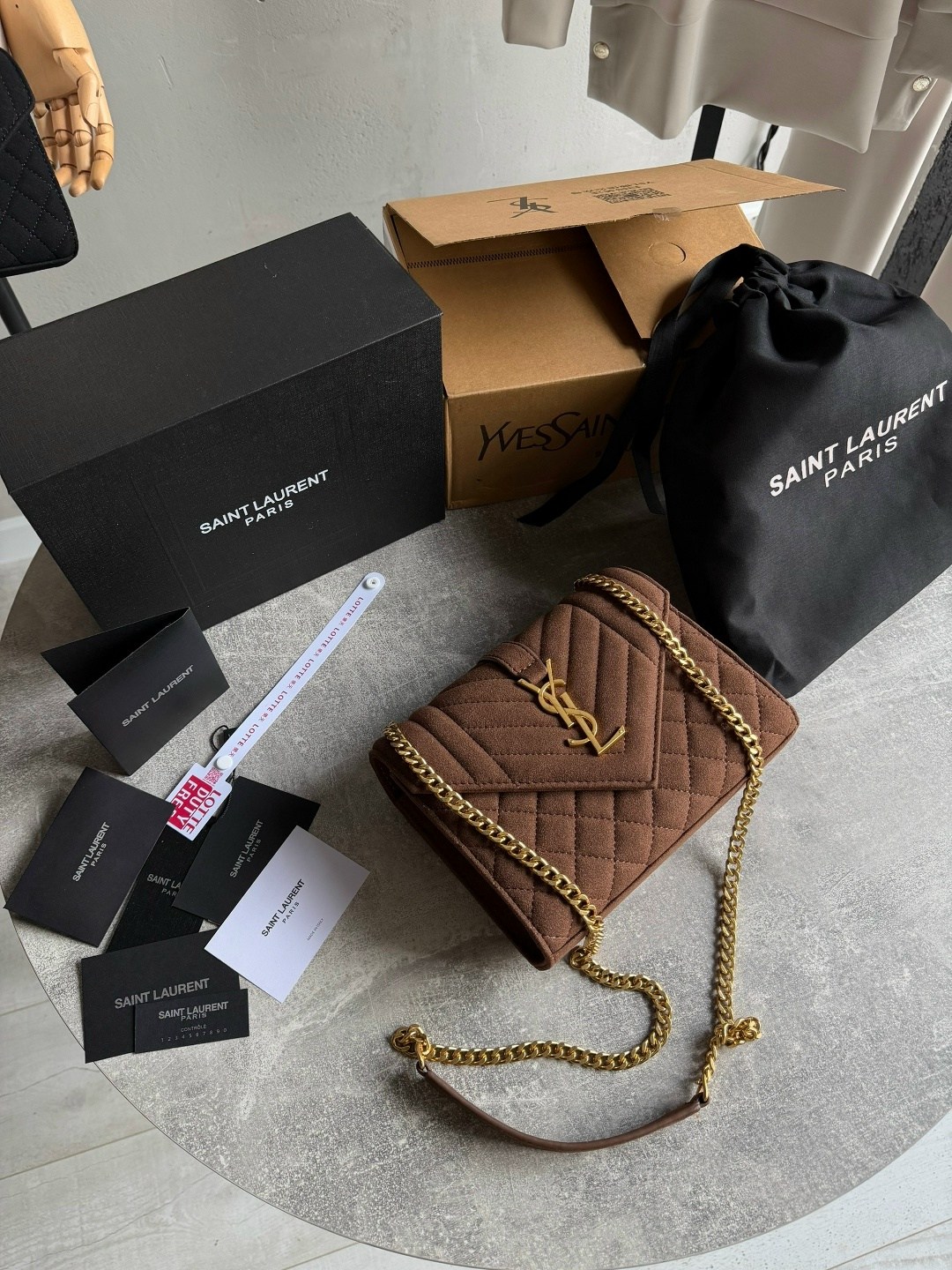 yves saint laurent сумка,сумка saint laurent,сумка saint laurent loulou замшевая,замшевая сумка yves saint laurent 32x23 см,маленькая стеганая сумка через плечо loulou saint laurent цвет brown