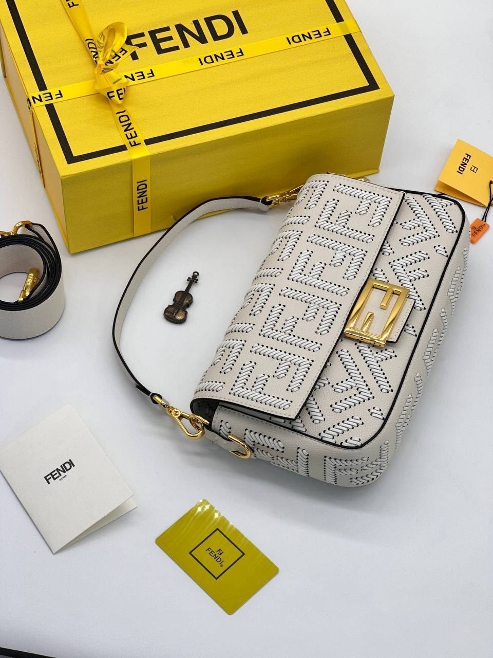 сумка fendi,сумка женская fendi,fendi сумка на плечо,сумка fendi baguette,сумки фенди