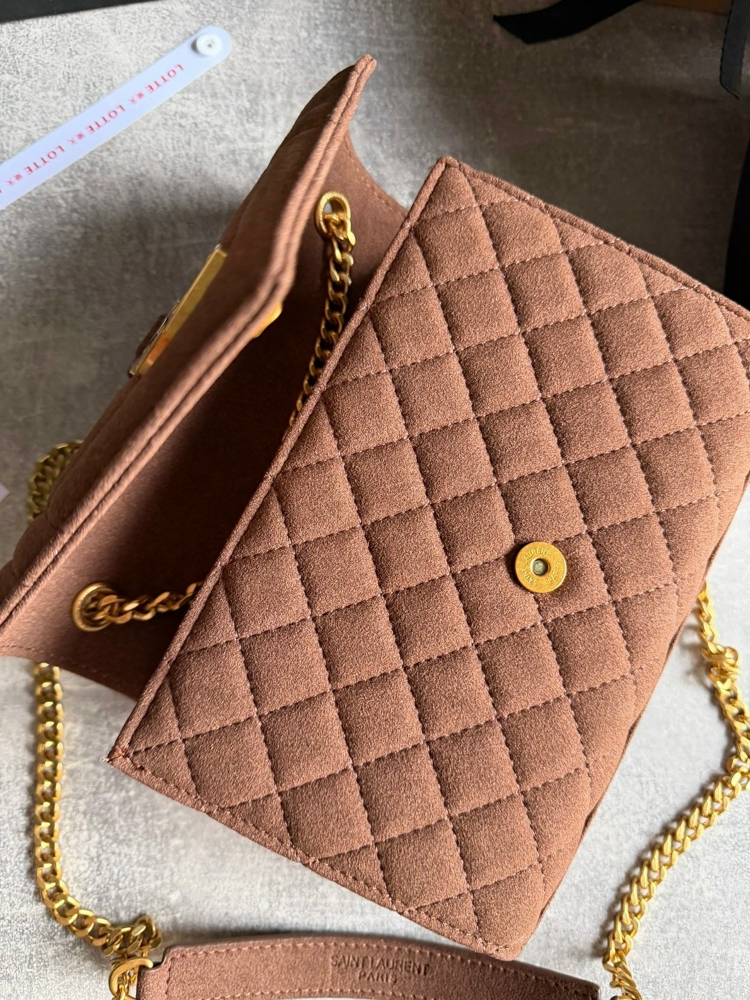 yves saint laurent сумка,сумка saint laurent,сумка saint laurent loulou замшевая,замшевая сумка yves saint laurent 32x23 см,маленькая стеганая сумка через плечо loulou saint laurent цвет brown