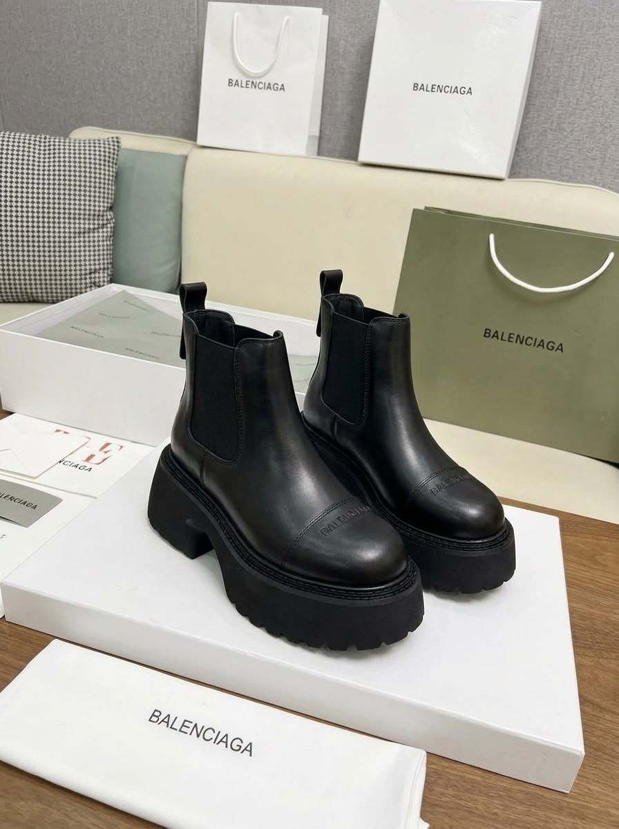 balenciaga женские кожаные сапоги balenciaga чёрного цвета,ботинки balenciaga,ботинки челси balenciaga,balenciaga женские кожаные сапоги чёрного цвета,ботинки женские balenciaga на платформе
