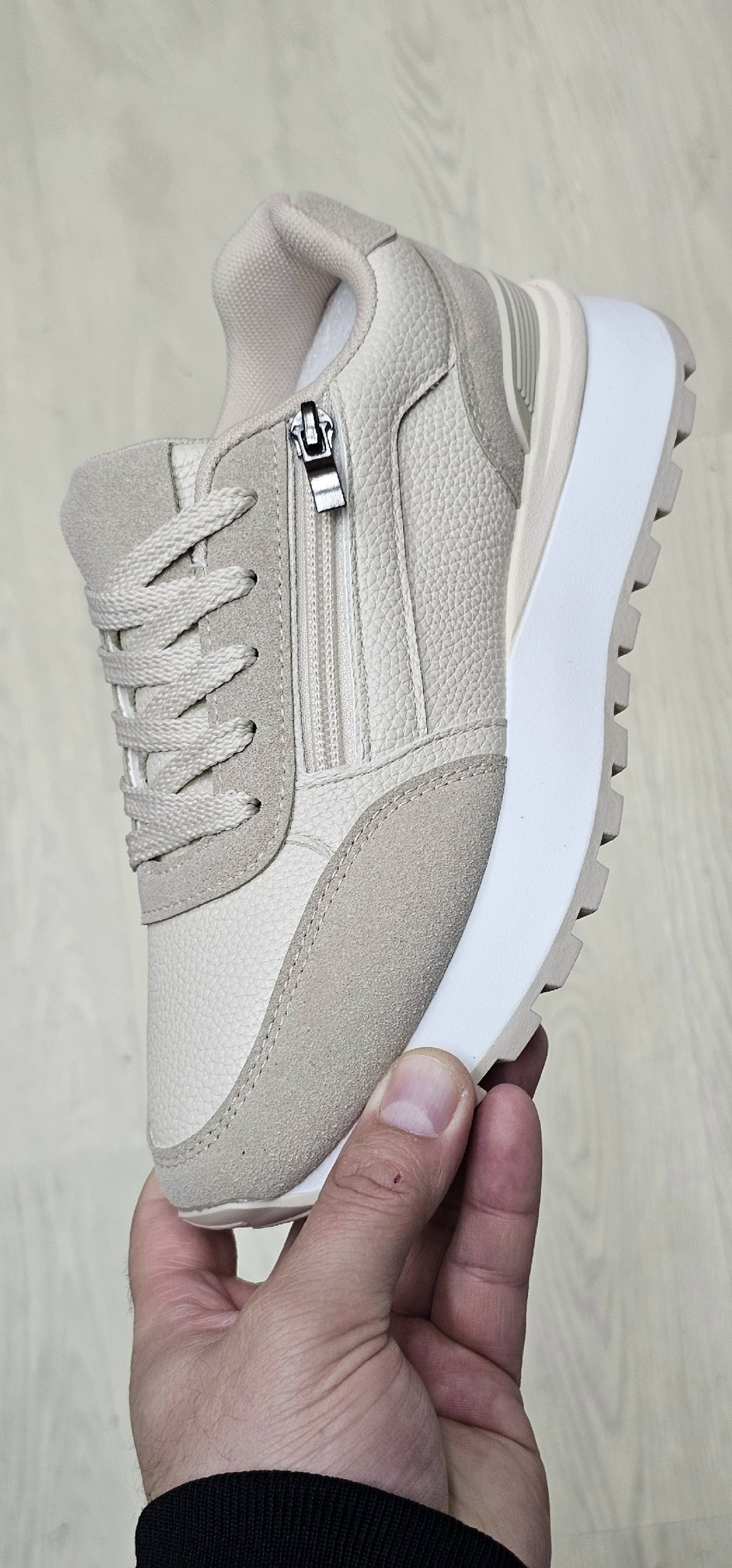 ,женские кроссовки guess selvie,кроссовки женские guess,кроссовки женскиe,кроссовки гуес женские