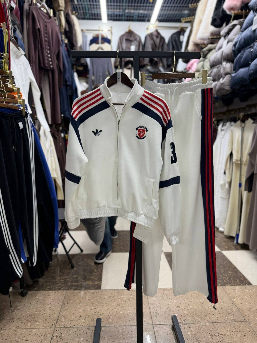 спортивный костюм adidas originals,оранжевый костюм адидас мужской,оранжевая олимпийка адидас,костюм адидас sst оранжевый,adidas tracksuit