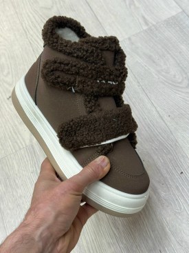 Кроссовки
