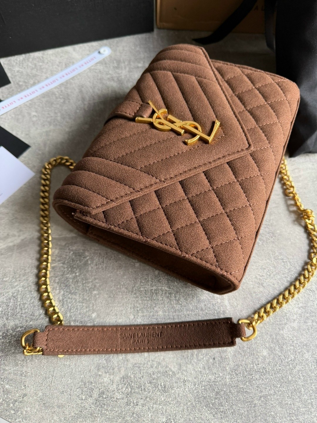 yves saint laurent сумка,сумка saint laurent,сумка saint laurent loulou замшевая,замшевая сумка yves saint laurent 32x23 см,маленькая стеганая сумка через плечо loulou saint laurent цвет brown