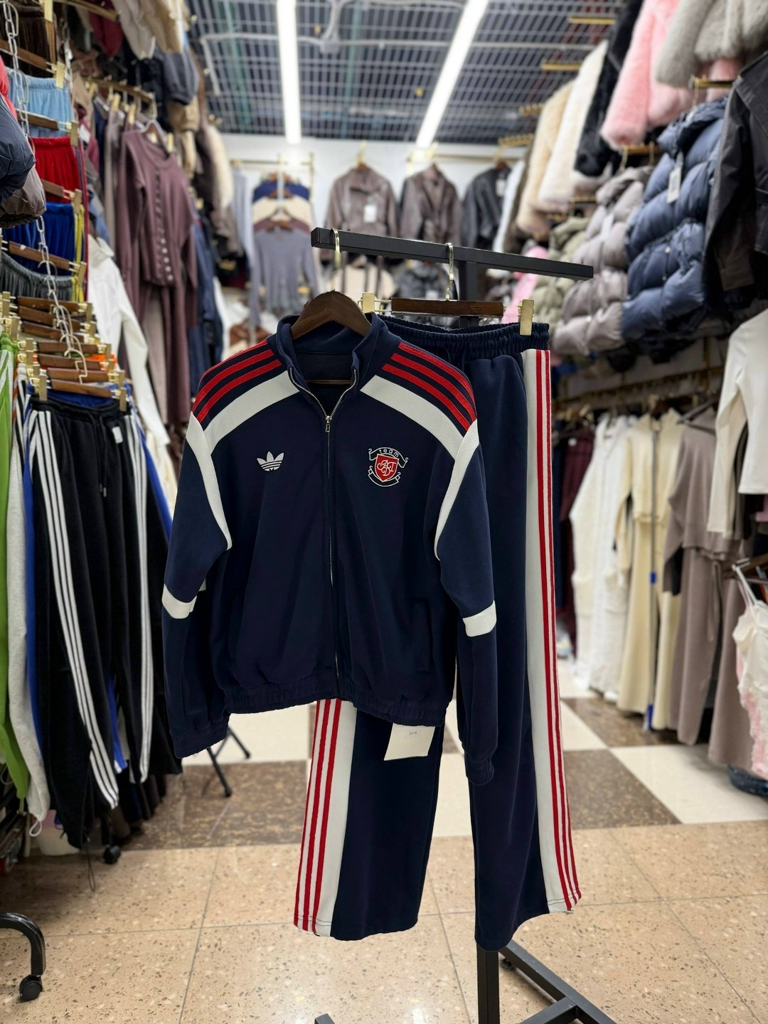 спортивный костюм adidas originals,оранжевый костюм адидас мужской,оранжевая олимпийка адидас,костюм адидас sst оранжевый,adidas tracksuit
