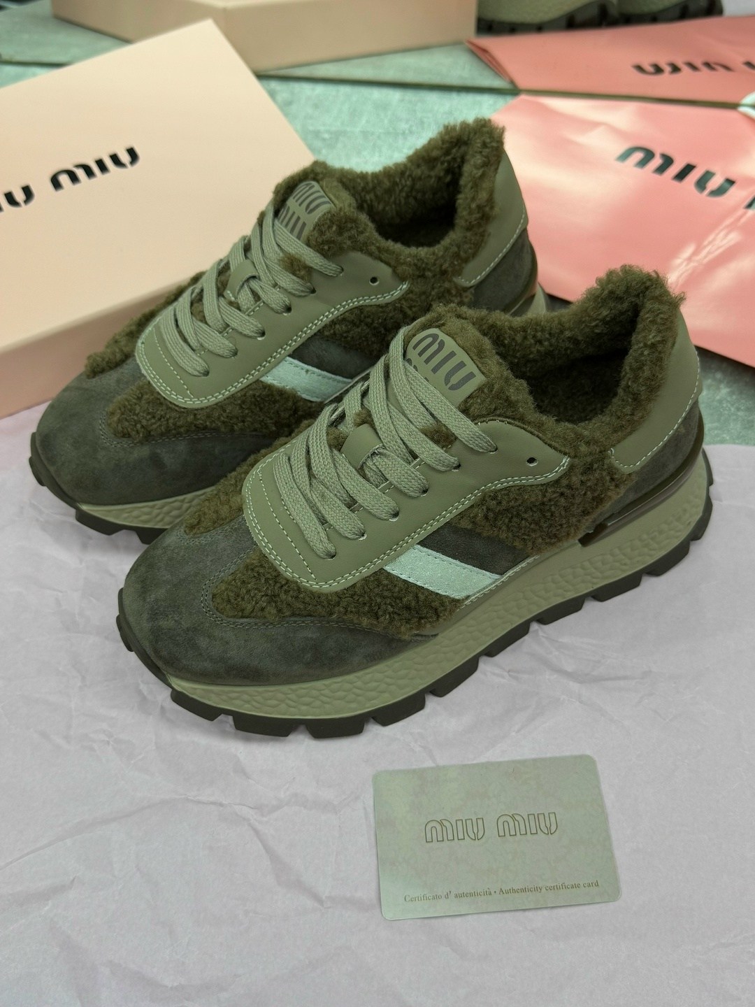 женские кроссовки miu miu,кроссовки miu miu с мехом зимние,кроссовки miu miu,кроссовки miu,премиальные зимние кроссовки miu miu