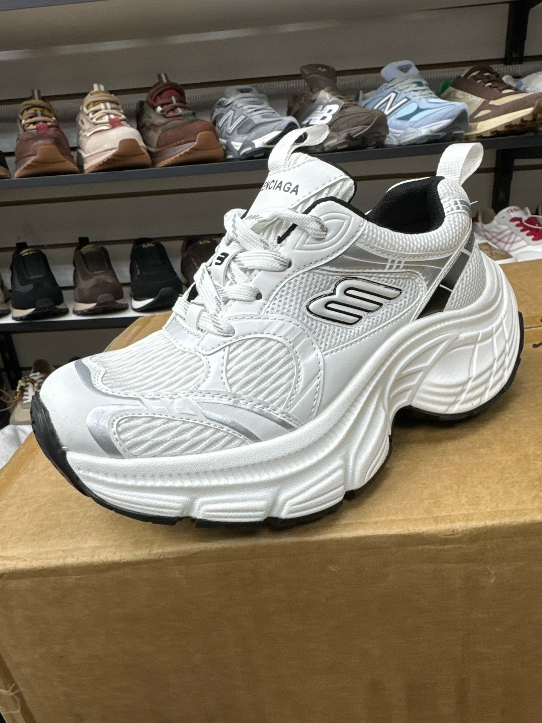 кроссовки женские balenciaga,белые черные серые кроссовки balenciaga 10xl,кроссовки balenciaga,кроссовки balenciaga 10xl,кроссовки баленсиага balenciaga 209437396