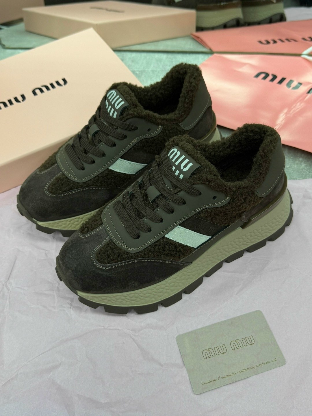 женские кроссовки miu miu,кроссовки miu miu с мехом зимние,кроссовки miu miu,кроссовки miu,премиальные зимние кроссовки miu miu