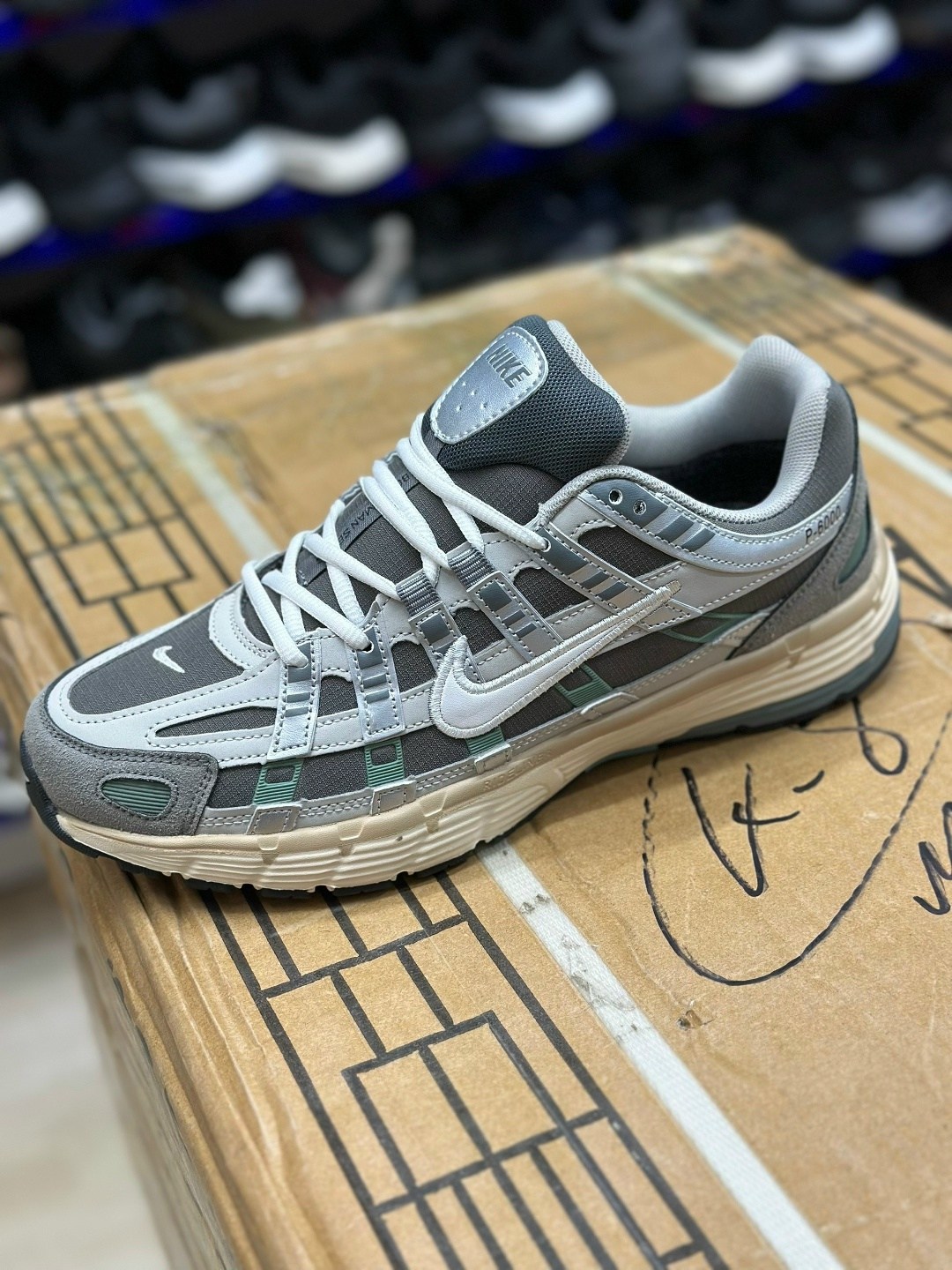 кроссовки мужские p-6000 с низким верхом черный серый nike,кроссовки nike p-6000,мужские повседневные кроссовки для бега nike p 6000 черные,кроссовки nike p-6000 anthracite "smoke grey",кроссовки nike