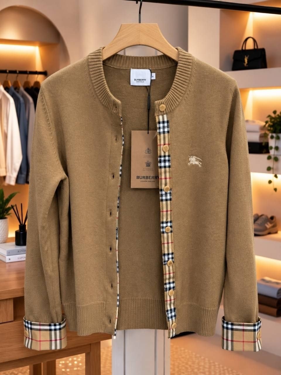 кардиган burberry,кашемировый кардиган барбери,бежевый кардиган в клетку archive burberry,кардиган бежевый,бежевый шерстяной кардиган в клетку burberry