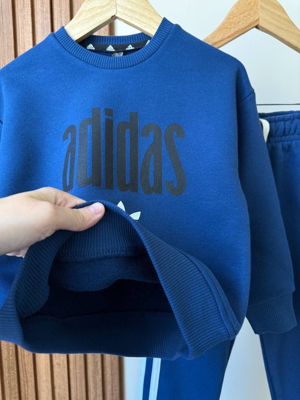 костюм адидас детский синий ориджинал,спортивный костюм adidas originals,спортивный синий адидас костюм для мальчика,синие детские комплекты и костюмы для мальчиков adidas originals,детский спортивный