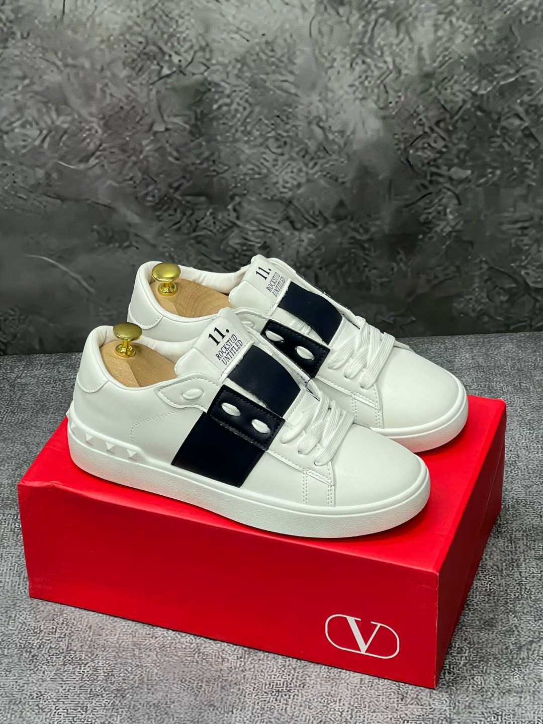 кроссовки valentino,valentino garavani кроссовки,кеды valentino,кеды valentino garavani,кроссовки женские valentino