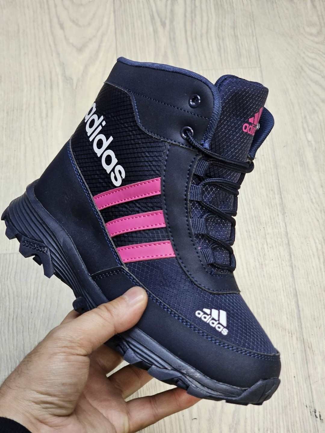 зимние кроссовки adidas climaproof мехом черные мужские ботинки адидас,зимние ботинки adidas climaproof высокие,зимние кроссовки adidas,зимние кроссовки адидас,кроссовки адидас мужские зимние