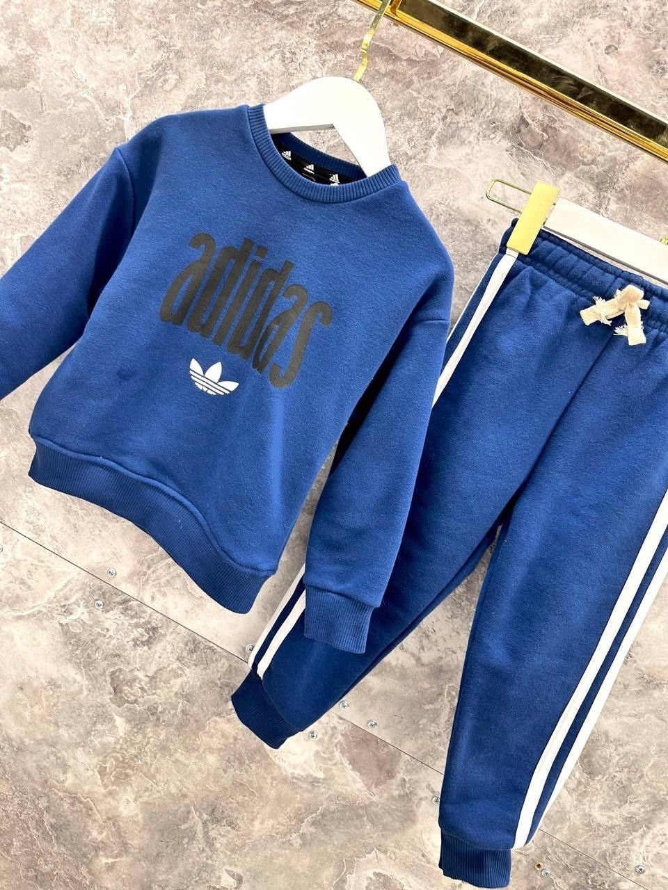 костюм адидас детский синий ориджинал,спортивный костюм adidas originals,спортивный синий адидас костюм для мальчика,синие детские комплекты и костюмы для мальчиков adidas originals,детский спортивный
