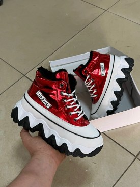 Кроссовки