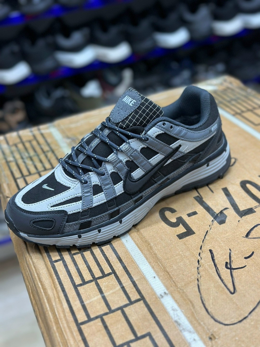 кроссовки мужские p-6000 с низким верхом черный серый nike,кроссовки nike p-6000,мужские повседневные кроссовки для бега nike p 6000 черные,кроссовки nike p-6000 anthracite "smoke grey",кроссовки nike
