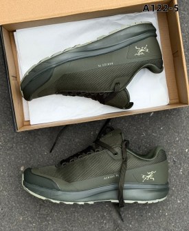 Кроссовки