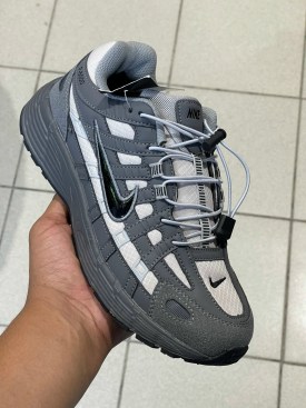 Кроссовки