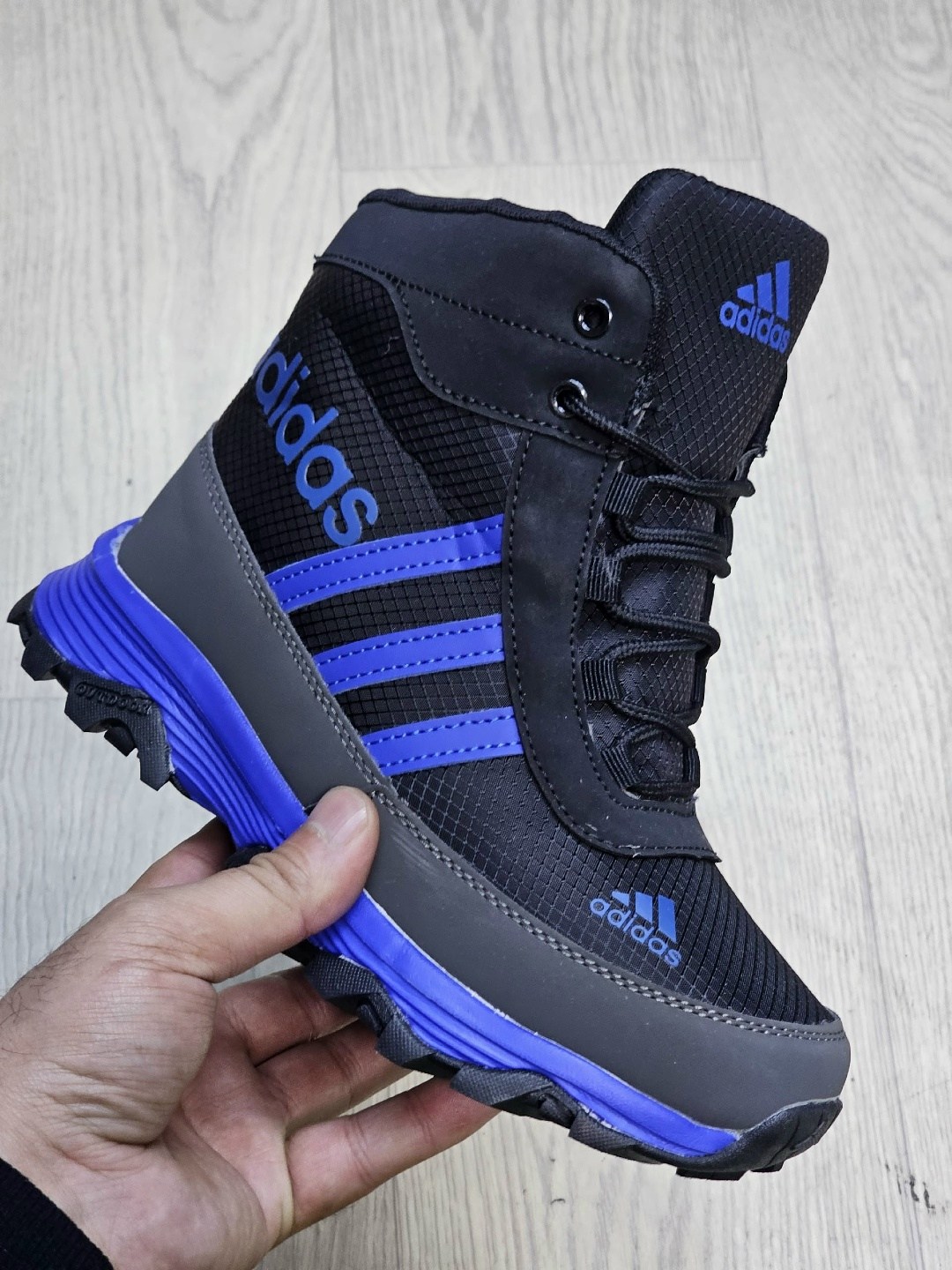 зимние кроссовки adidas climaproof мехом черные мужские ботинки адидас,зимние ботинки adidas climaproof высокие,зимние кроссовки adidas,зимние кроссовки адидас,кроссовки адидас мужские зимние