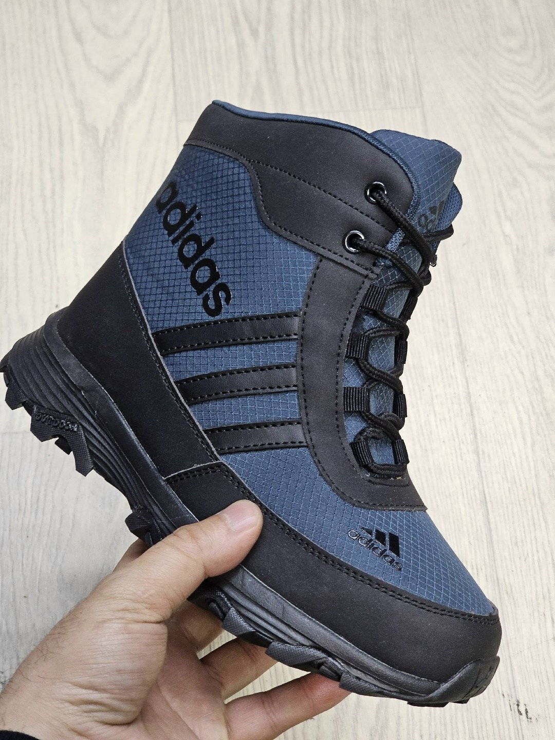 зимние кроссовки adidas climaproof мехом черные мужские ботинки адидас,зимние ботинки adidas climaproof высокие,зимние кроссовки adidas,зимние кроссовки адидас,кроссовки адидас мужские зимние