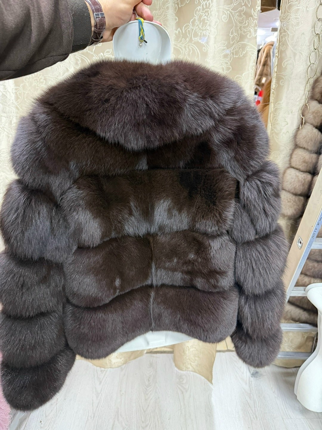 шуба из песца,женская теплая шуба из натурального лисьего меха,женская шуба из натурального лисьего меха,шуба автоледи песец,меховая куртка