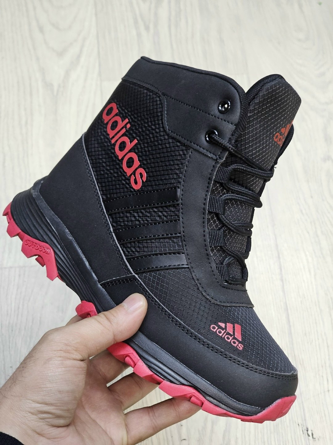 зимние кроссовки adidas climaproof мехом черные мужские ботинки адидас,зимние ботинки adidas climaproof высокие,зимние кроссовки adidas,зимние кроссовки адидас,кроссовки адидас мужские зимние