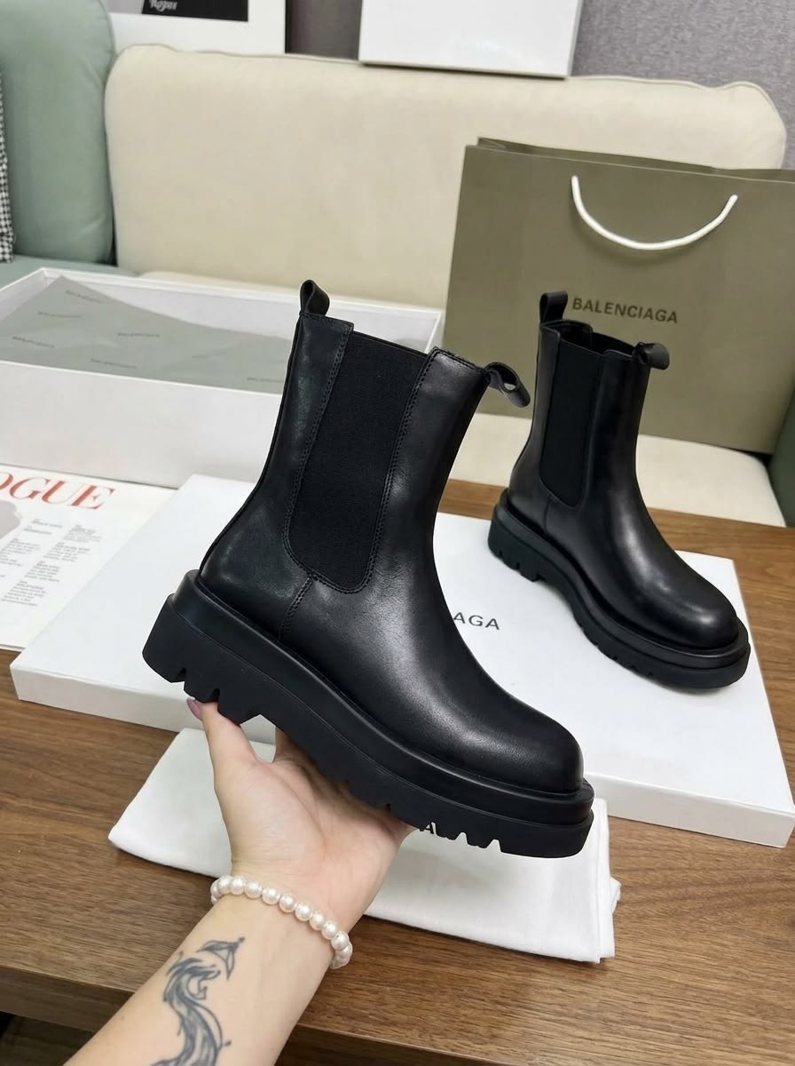 ботинки balenciaga,balenciaga женские кожаные сапоги balenciaga чёрного цвета,balenciaga зимние ботинки,ботинки челси balenciaga,женские чёрные кожаные ботинки balenciaga
