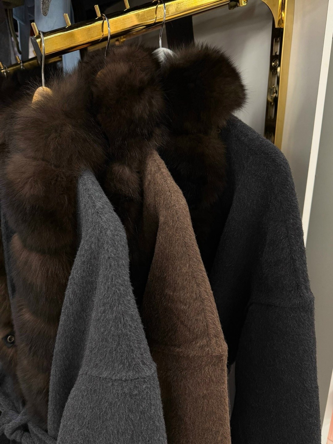 пальто из итальянского кашемира с мехом соболя yana kraft brand,пальто из итальянского кашемира с мехом соболя,пальто с соболем,пальто с мехом,пальто с натуральным мехом соболя northfox