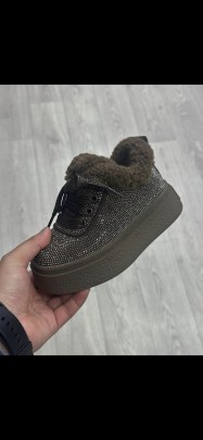 Кроссовки