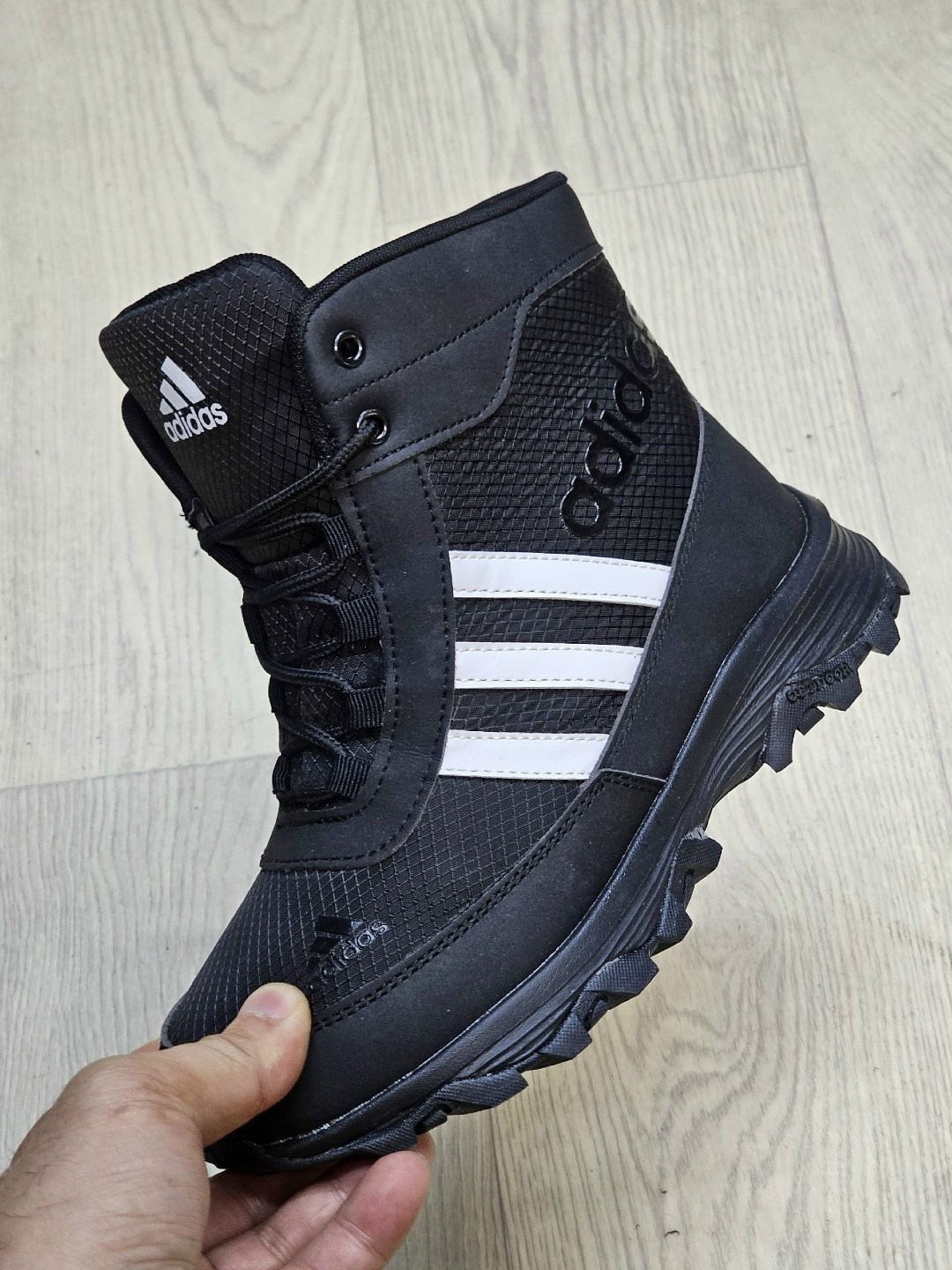 зимние кроссовки adidas climaproof мехом черные мужские ботинки адидас,зимние ботинки adidas climaproof высокие,зимние кроссовки adidas,зимние кроссовки адидас,кроссовки адидас мужские зимние