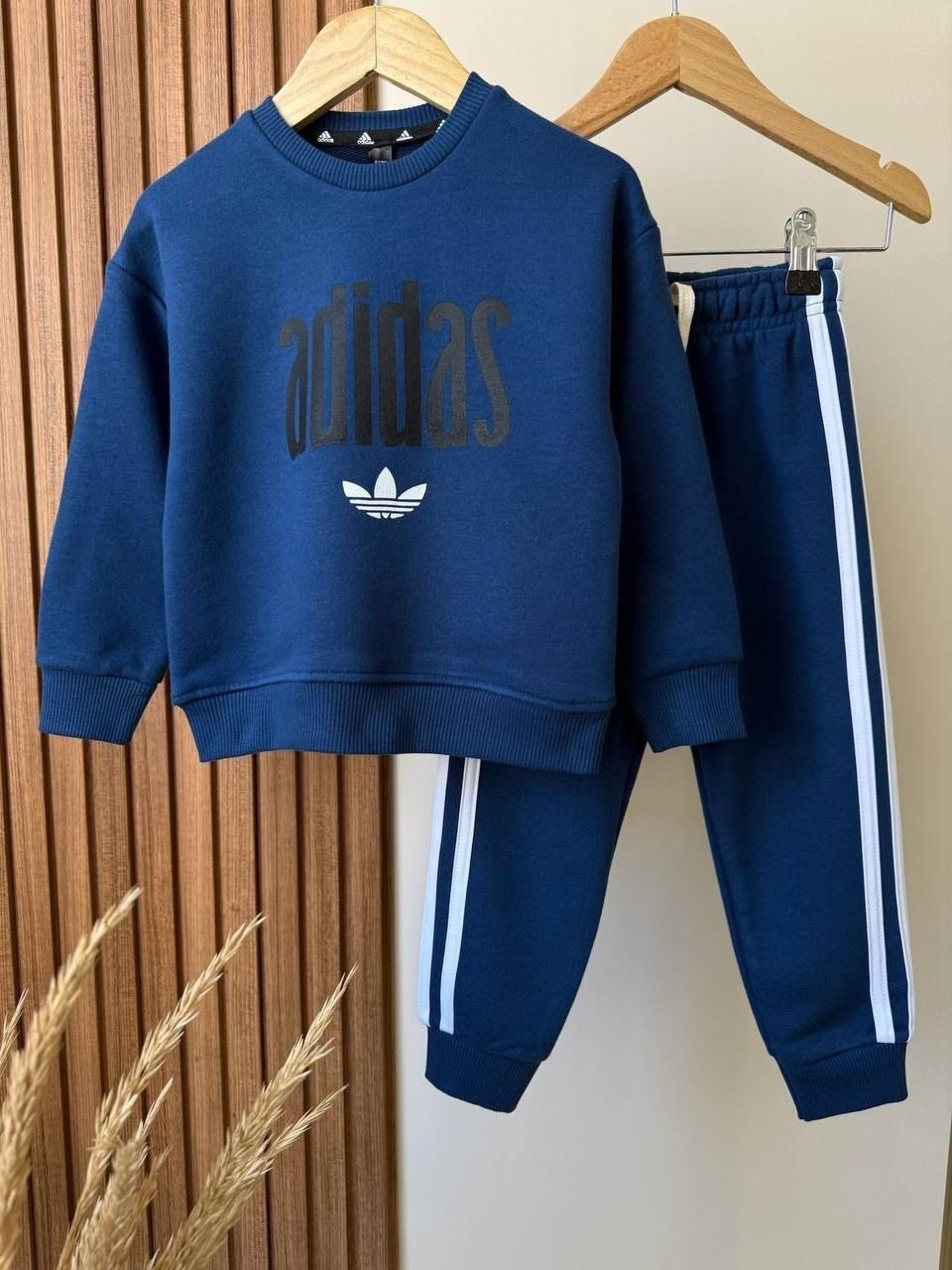 костюм адидас детский синий ориджинал,спортивный костюм adidas originals,спортивный синий адидас костюм для мальчика,синие детские комплекты и костюмы для мальчиков adidas originals,детский спортивный