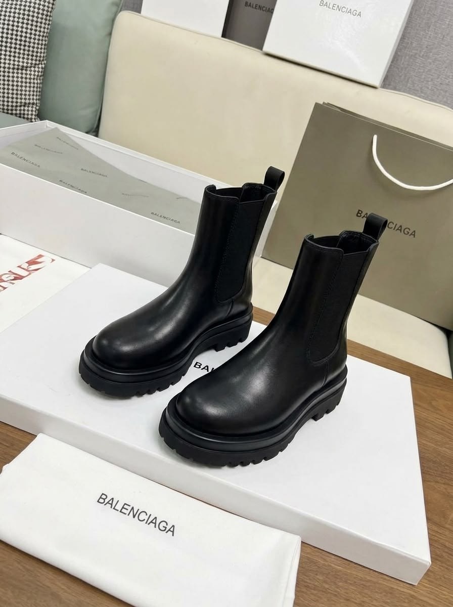 ботинки balenciaga,balenciaga женские кожаные сапоги balenciaga чёрного цвета,balenciaga зимние ботинки,ботинки челси balenciaga,женские чёрные кожаные ботинки balenciaga