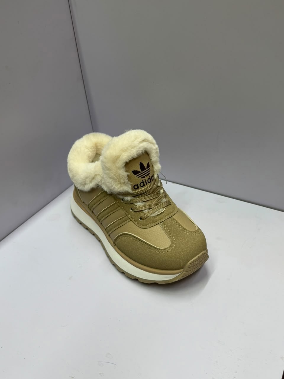 кроссовки зимние высокие adidas zx 750 с мехом,кроссовки adidas зимние женские на меху,замшевые кроссовки adidas зимние высокие с мехом,кроссовки зимние,кроссовки зимние женские