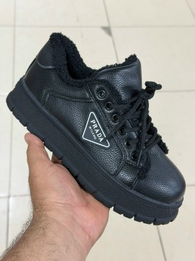 Кроссовки