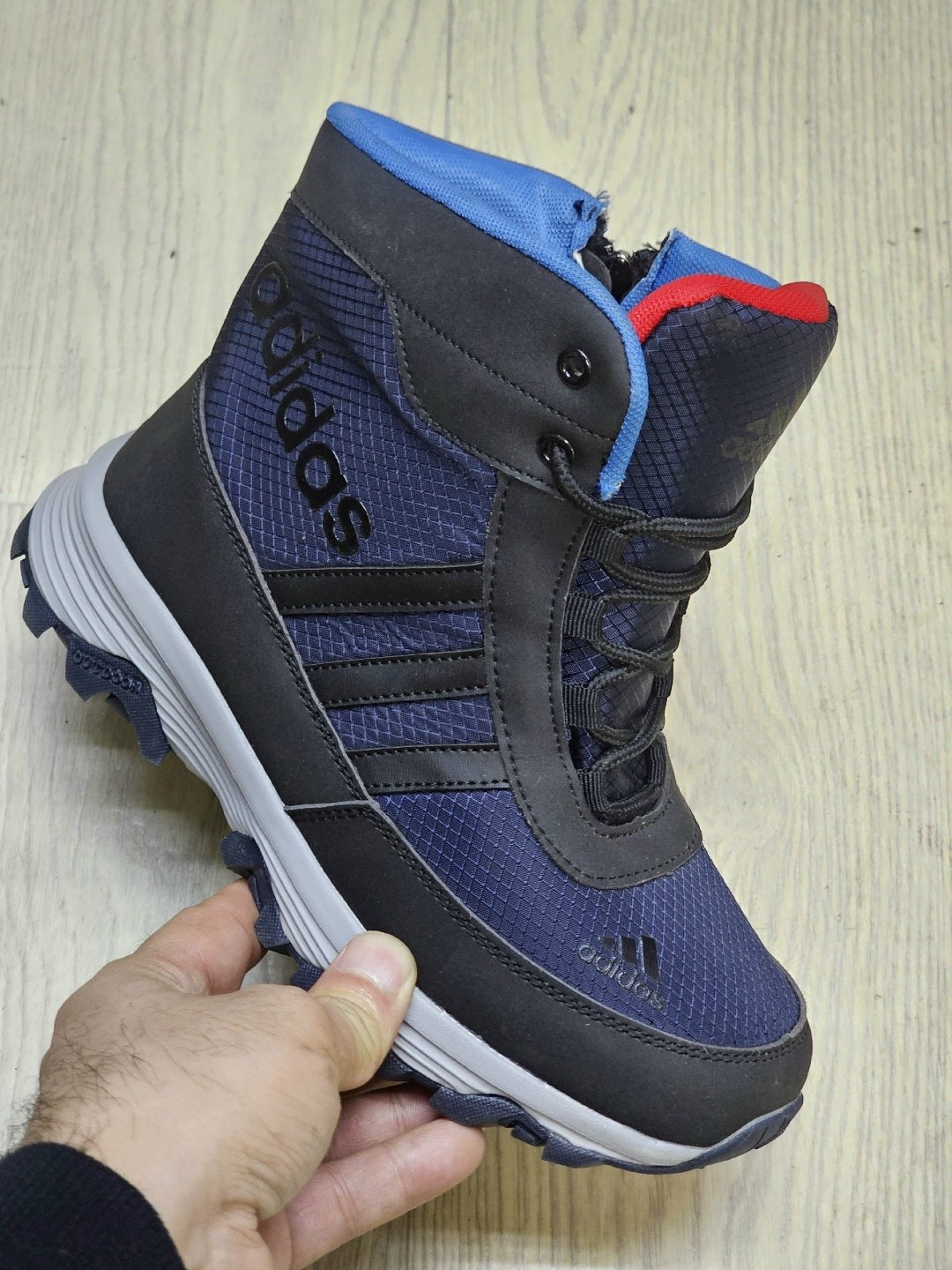 зимние кроссовки adidas climaproof мехом черные мужские ботинки адидас,зимние ботинки adidas climaproof высокие,зимние кроссовки adidas,зимние кроссовки адидас,кроссовки адидас мужские зимние