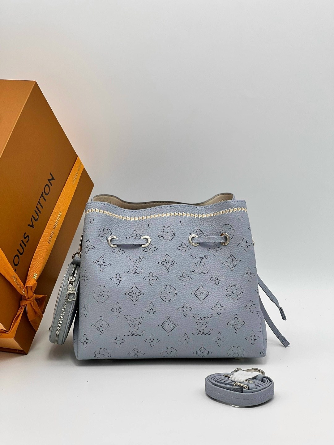 louis vuitton женская сумка,сумка луи виттон голубая,louis vuitton сумки,сумка ведро louis vuitton,сумка луи виттон женская