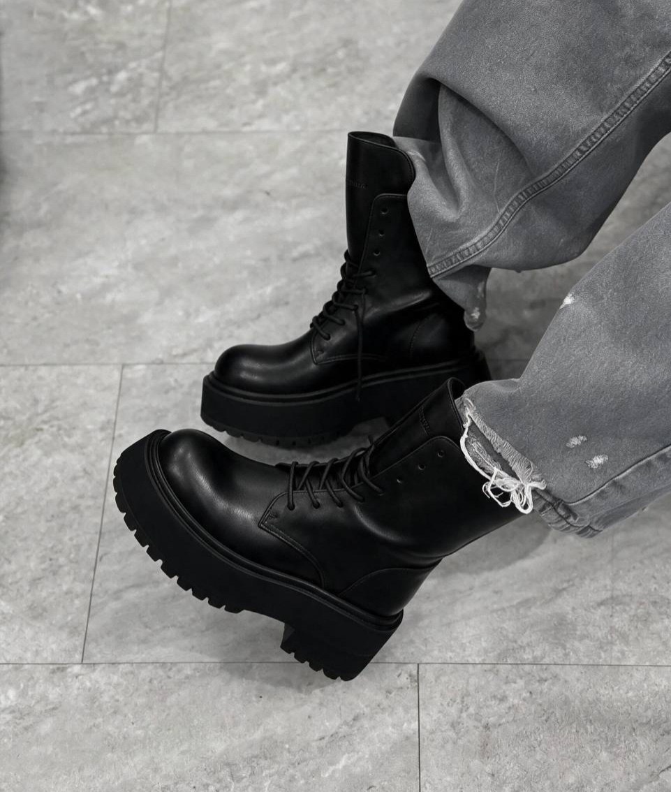 balenciaga женские кожаные ботинки balenciaga чёрного цвета,ботинки balenciaga,balenciaga женские кожаные ботинки чёрного цвета,ботинки balenciaga на шнуровке черные,ботинки balenciaga женские