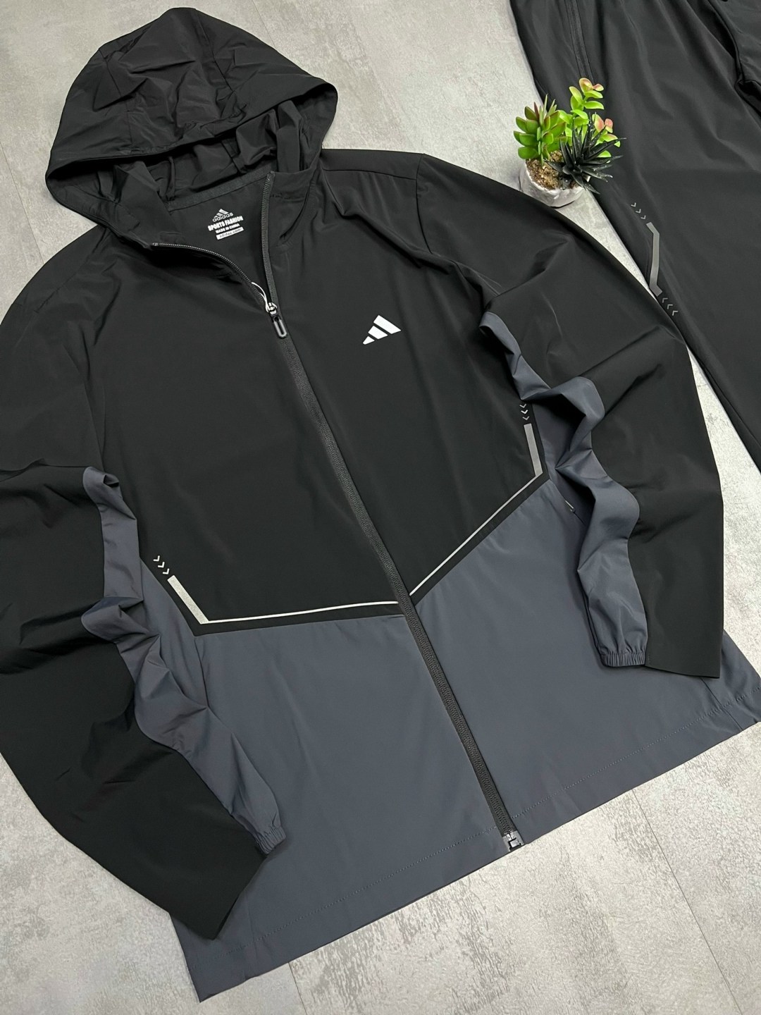 спортивный костюм adidas,спортивный костюм мужской adidas,мужской спортивный костюм,костюм спортивный,спортивные костюмы адидас