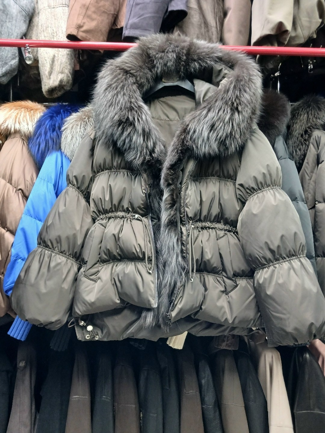 пуховик с натуральным мехом,зимние куртки,пуховик,пуховик с мехом,пуховик с натуральным мехом женский