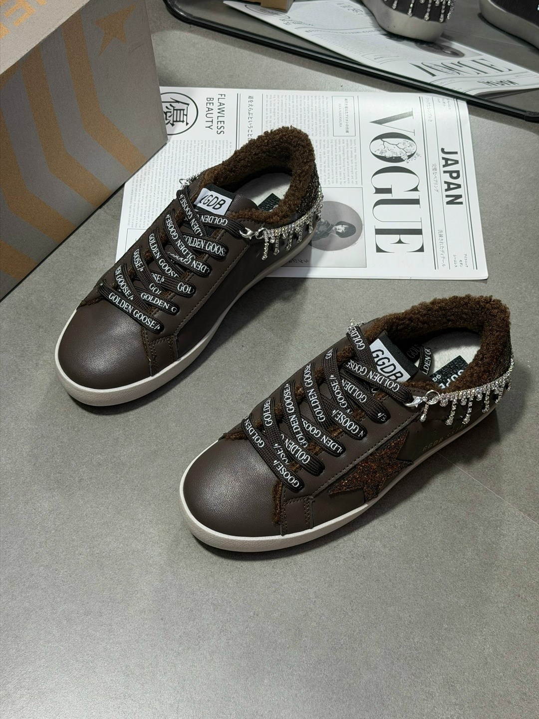 golden goose зимние кеды женские,кеды женские golden goose a116527 зимние с мехом серебристые,кеды зимние женские,кеды golden goose hi star sneakers зимние на меху,golden goose кроссовки