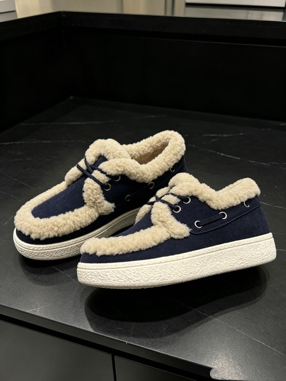 замшевые женские ботинки с мехом prada коричневые,женские зимние замшевые ботинки miu miu с мехом коричневые,, женская,замшевые женские ботинки с мехом prada бежевые