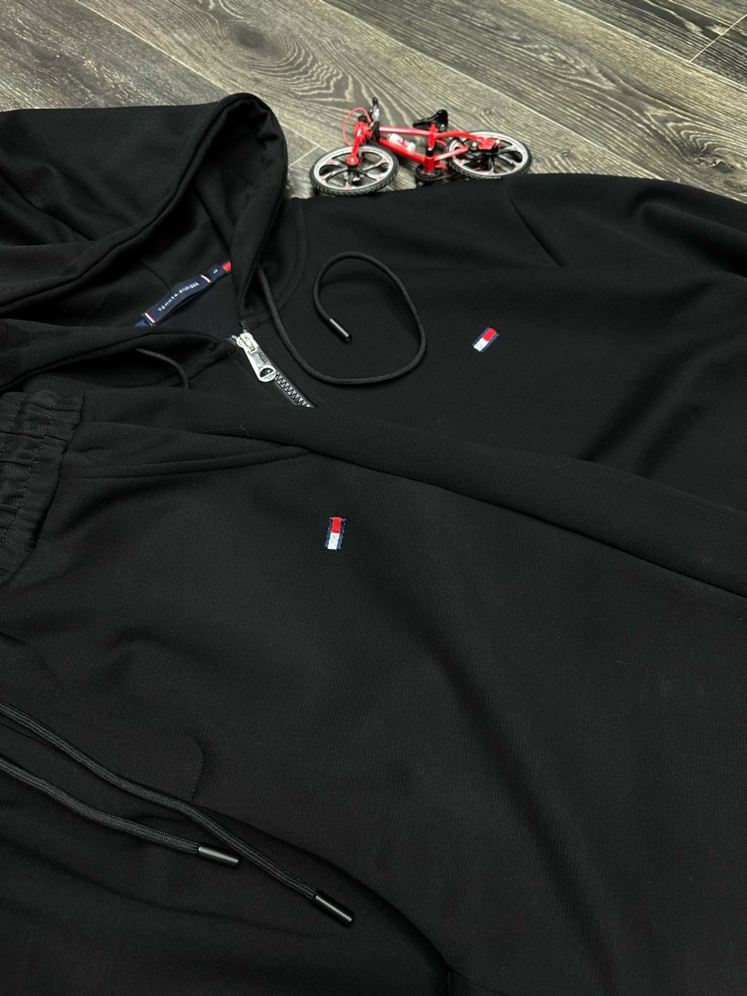 спортивный костюм tommy hilfiger,спортивный костюм томми хилфигер мужские,мужской спортивный костюм,спортивные костюмы для мужчин,спортивные костюмы