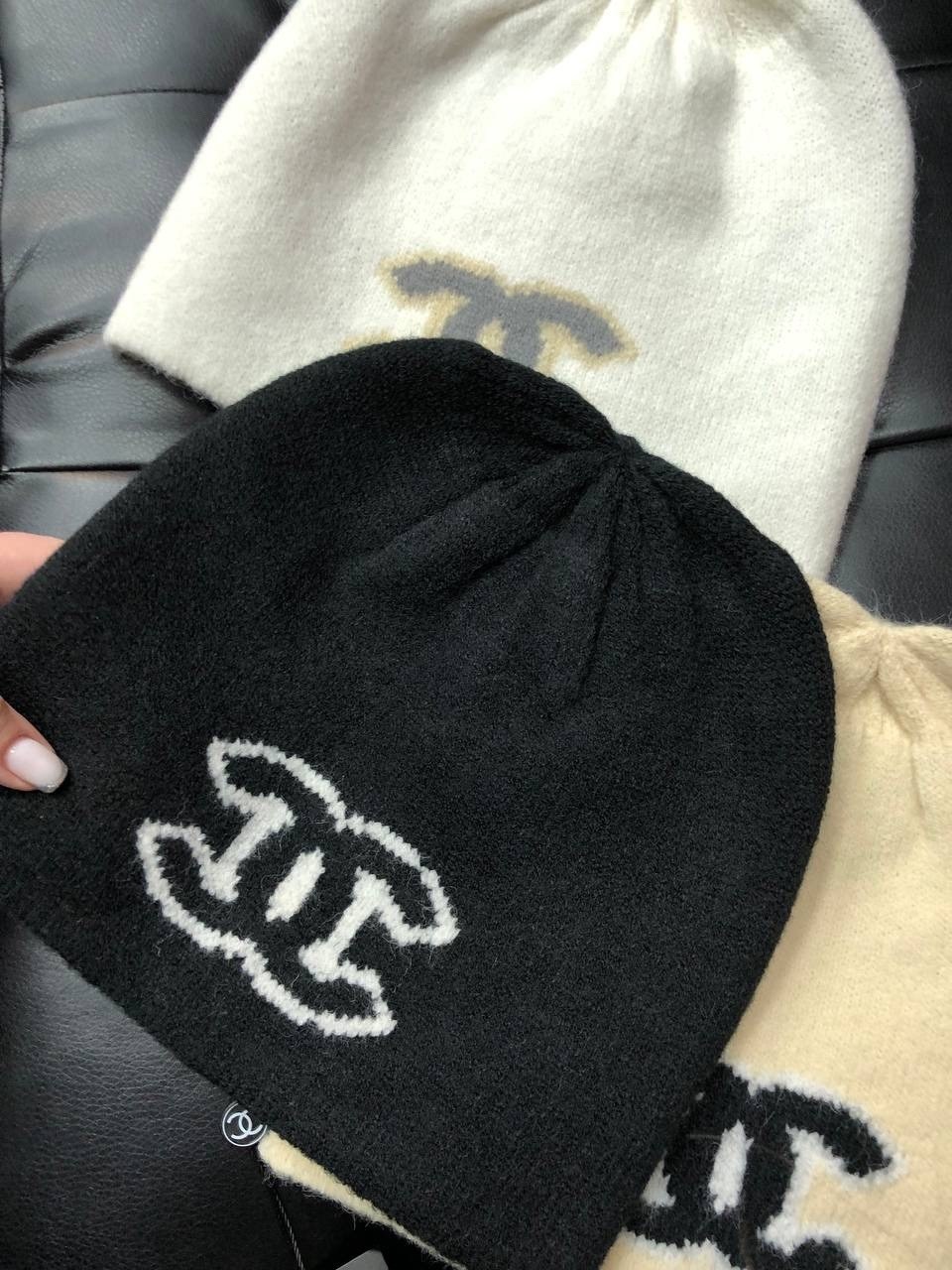 шапка chanel,шапка chanel женская демисезонная ch13,вязаная шапка chanel,вязаная шапка в стиле chanel,зимний комплект из шапки и шарфа chanel