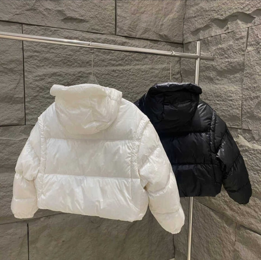 пуховик prada,короткий женский белый пуховик с капюшоном prada,белая женская куртка prada,куртка,зимние куртки