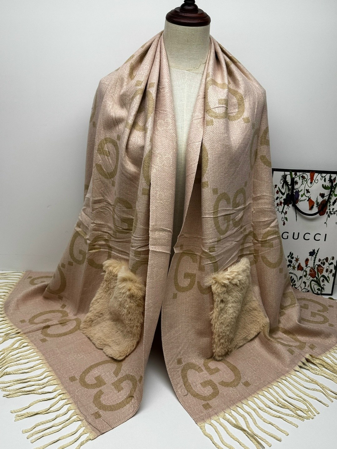 шарф gucci,шарф гуччи женский,модный женский кашемировый шарф в стиле gucci,шарф гуччи,платок гуччи коричневый