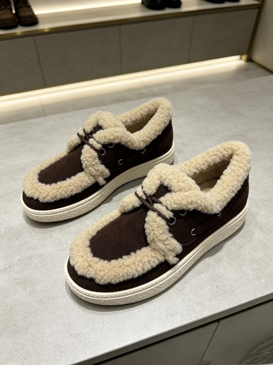 замшевые женские ботинки с мехом prada коричневые,женские зимние замшевые ботинки miu miu с мехом коричневые,, женская,замшевые женские ботинки с мехом prada бежевые